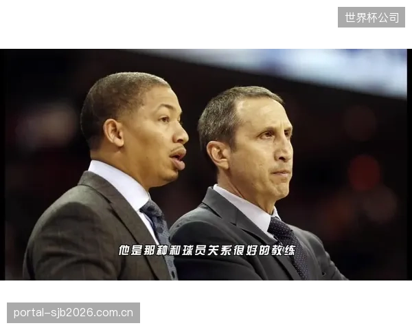 主教练尝试多种战术组合,旨在解决面对欧洲强队时中场脱节的问题。 主教练尝试多种战术组合,旨在解决面对欧洲强队时中场脱节的问题。